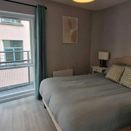 Modern Trendy & Spacious 2bd In Temple Bar Apartment *